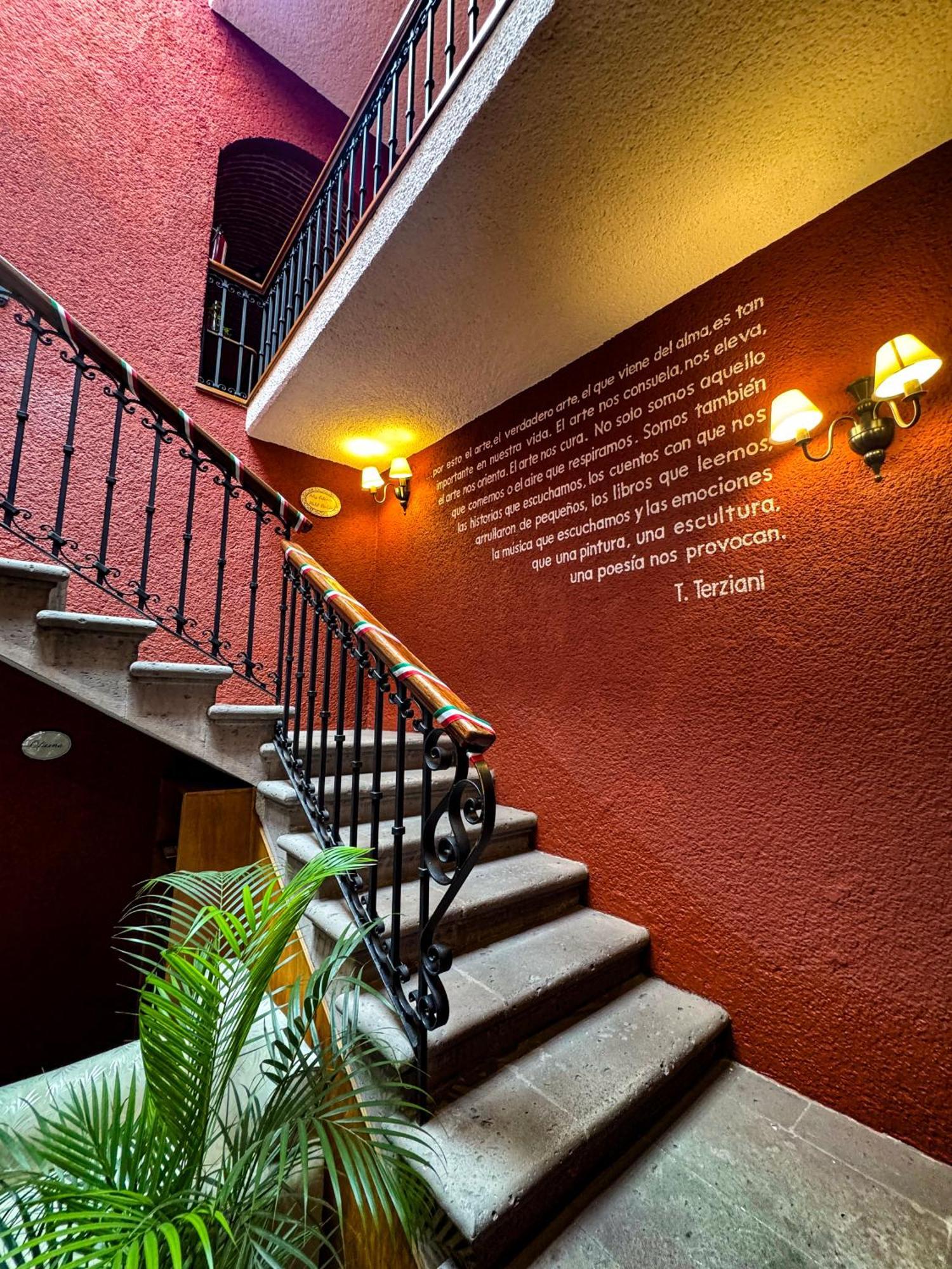 Portico Hotel & Galeria موروليا المظهر الخارجي الصورة