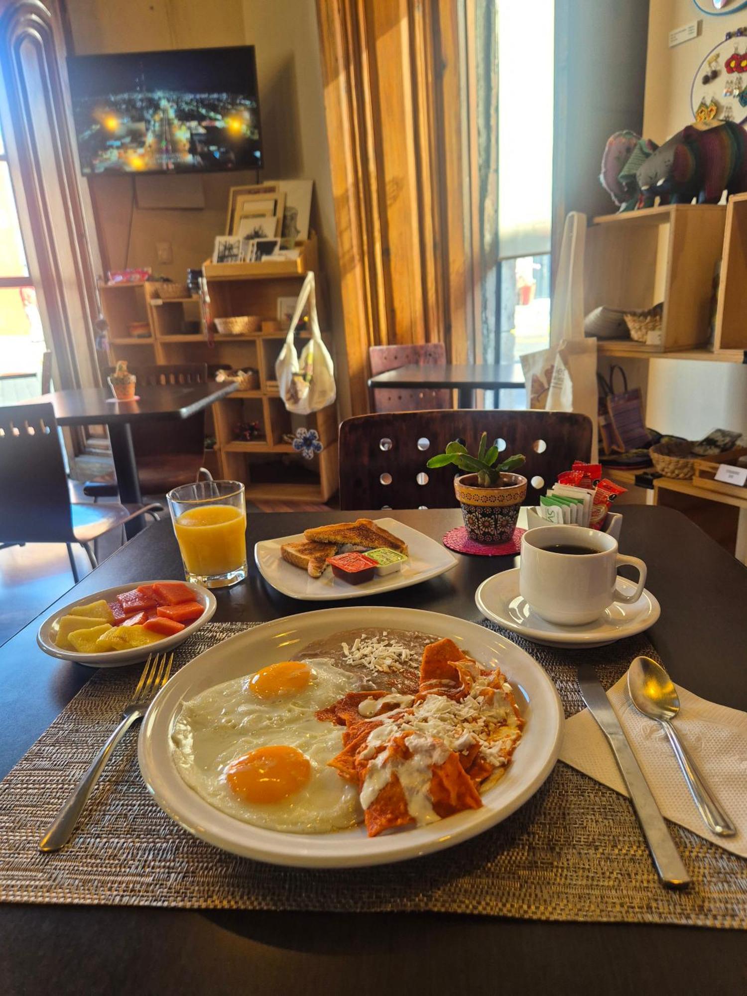 Portico Hotel & Galeria موروليا المظهر الخارجي الصورة